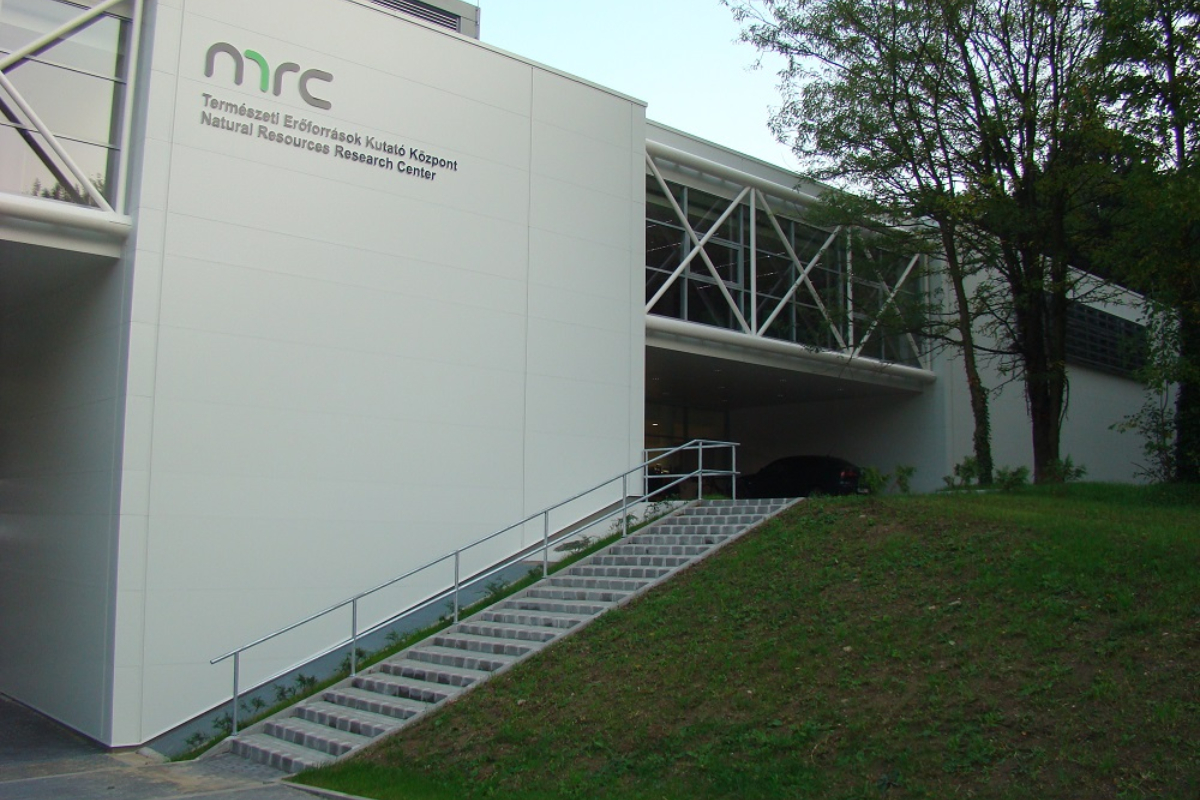 NRRC_bejarat.jpg NRRC_bejarat.jpg